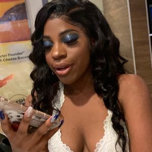 Meet your Posher, Jakeria